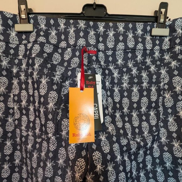 NWT Ruby Rd. (The Bay) Slimming Countour Waistband Capri Size 14 - Picture 9 of 9